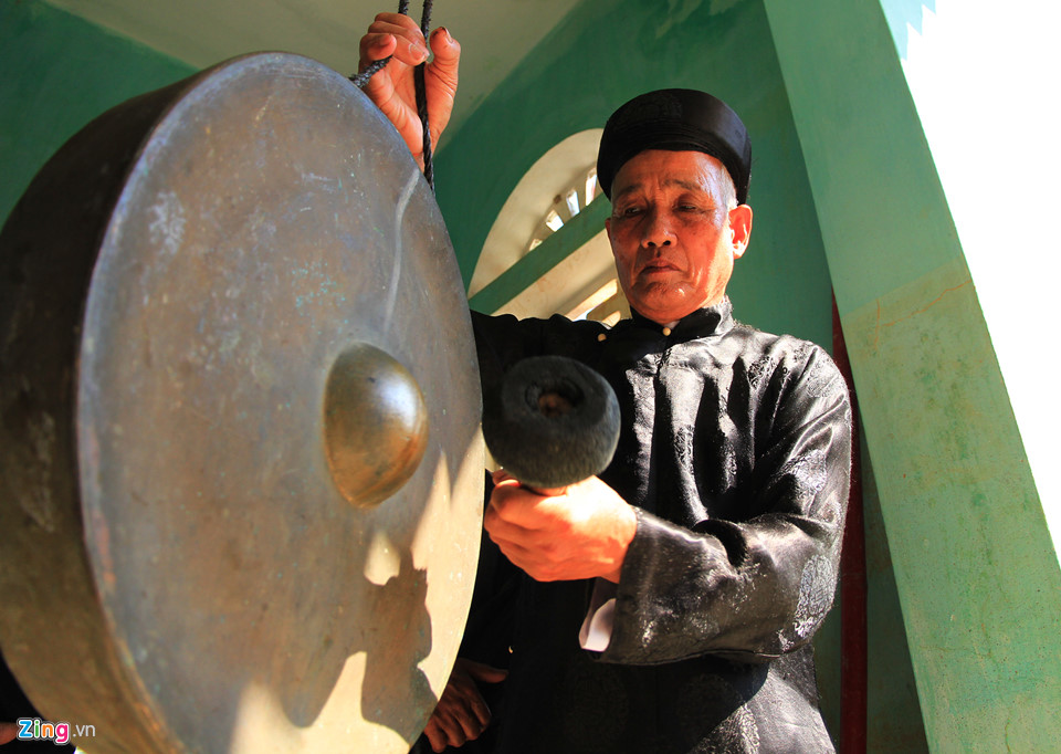 Rước sắc phong ở ngôi làng cổ hơn 500 tuổi