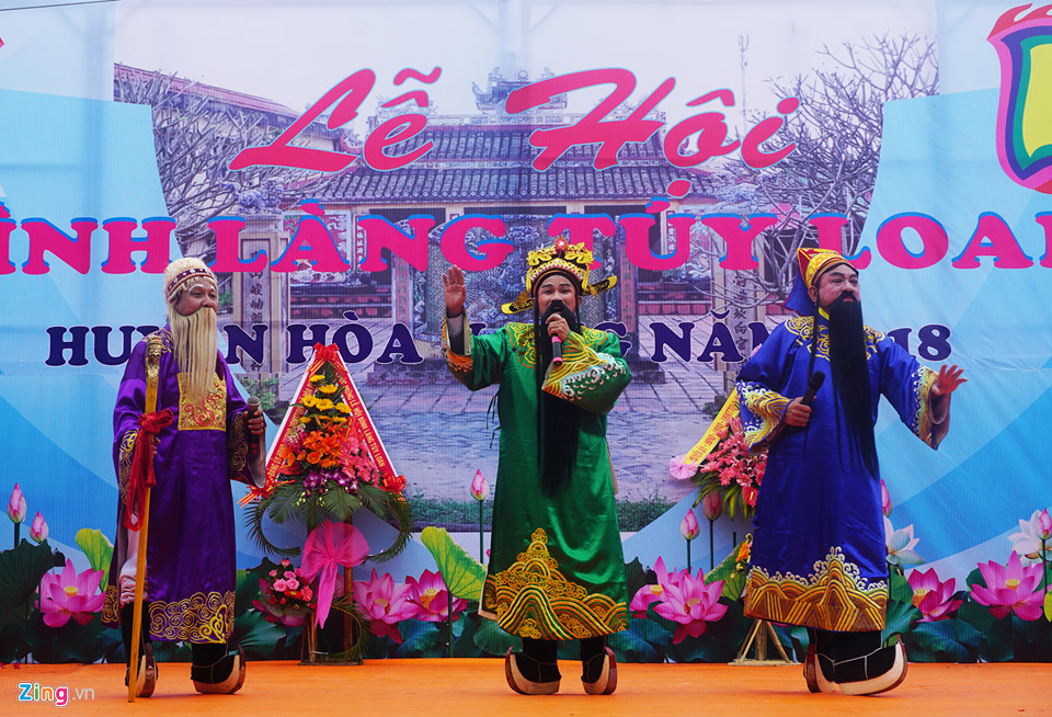 Rước sắc phong ở ngôi làng cổ hơn 500 tuổi