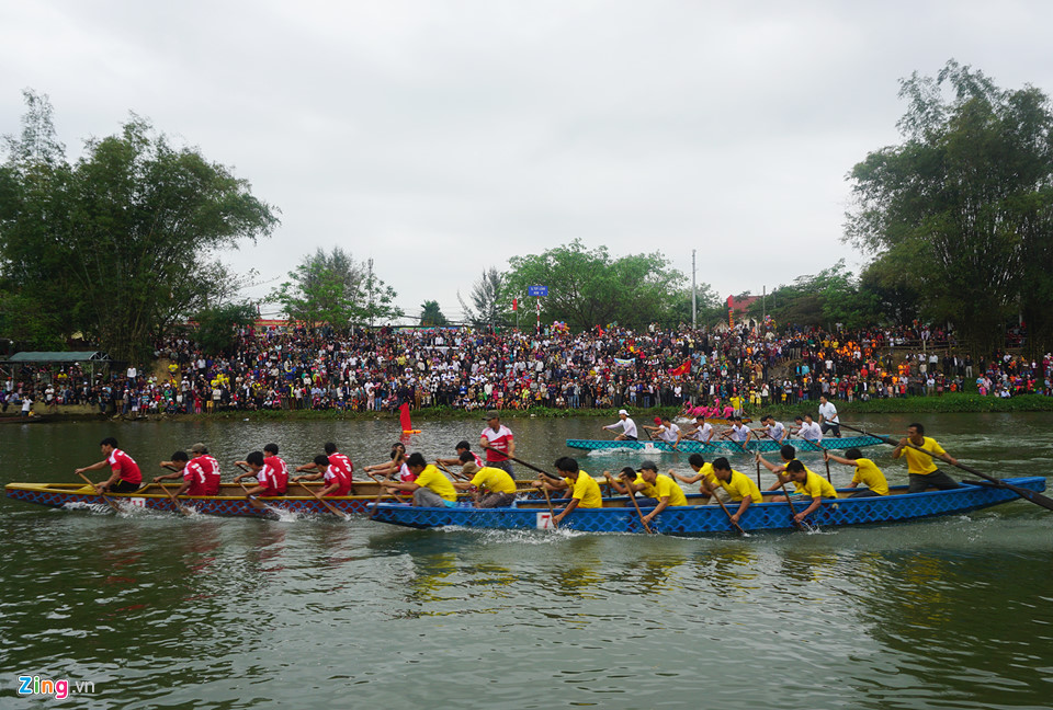 Rước sắc phong ở ngôi làng cổ hơn 500 tuổi