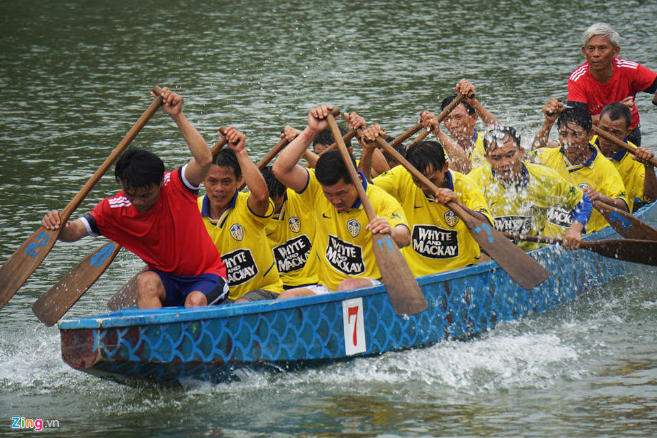 Rước sắc phong ở ngôi làng cổ hơn 500 tuổi