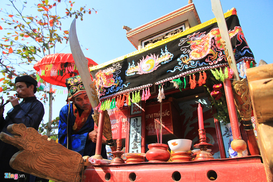 Rước sắc phong ở ngôi làng cổ hơn 500 tuổi