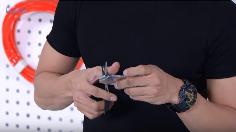Dao kéo sắc lẹm như vừa mới mua chỉ với tuyệt chiêu mài đơn giản này Dao kéo sắc lẹm như vừa mới mua chỉ với tuyệt chiêu mài đơn giản này
