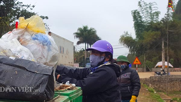 Lạng Sơn: Rác phủ trắng cánh đồng cỏ sau lễ hội Tà Lài