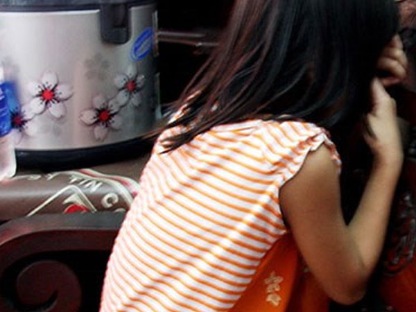 Đình chỉ điều tra vụ bé gái bị sờ ngực