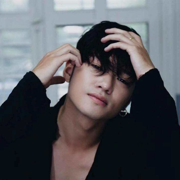 8 anh chàng đẹp trai được các cô gái tỏ tình là ai?