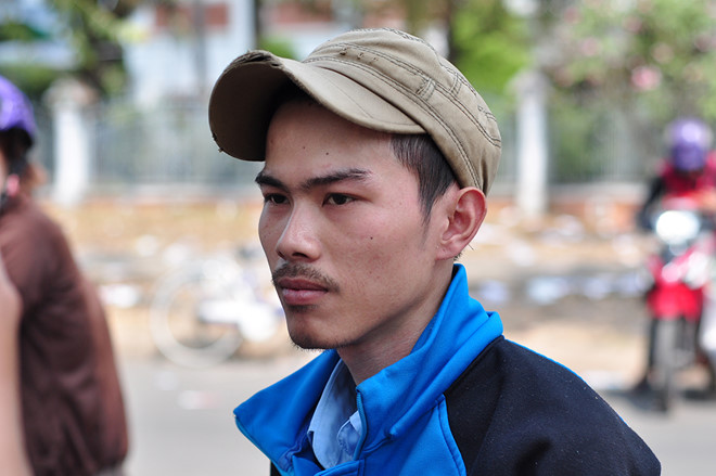 Công nhân bị nợ lương ra về trong tuyệt vọng