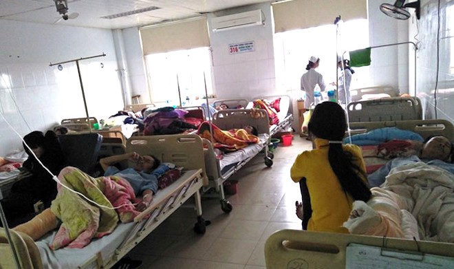 Ô tô mất lái lao thẳng vào nhóm người đang đốt lửa trại bên quốc lộ, 2 người thiệt mạng