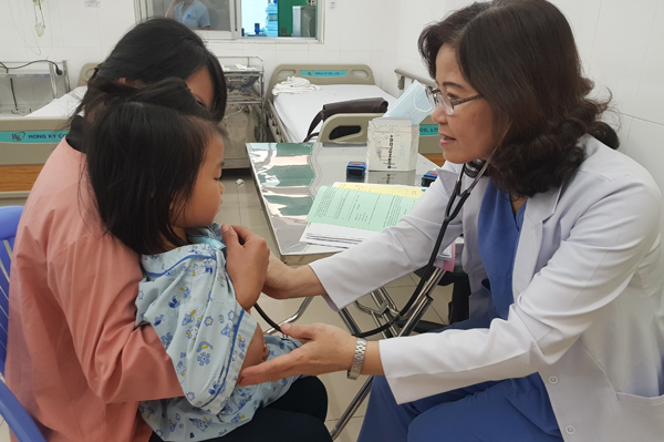 Nữ bác sĩ gây mê 5 ca mổ tách đôi song sinh dính nhau của Việt Nam