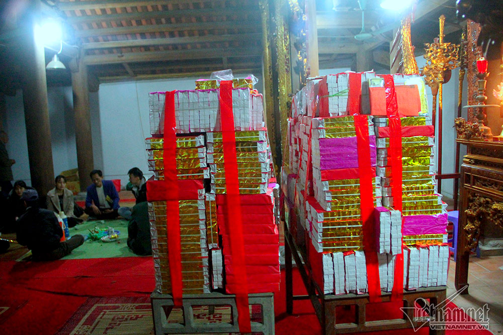 Đốt hàng chục kg vàng mã, chia lửa lấy đỏ đầu năm ở Hà Nội