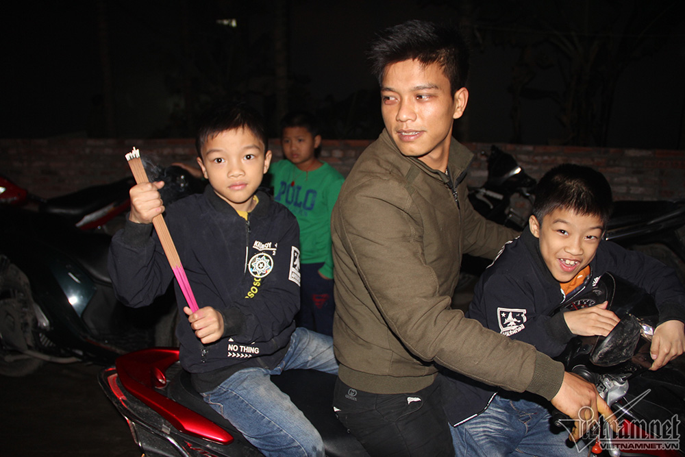 Đốt hàng chục kg vàng mã, chia lửa lấy đỏ đầu năm ở Hà Nội