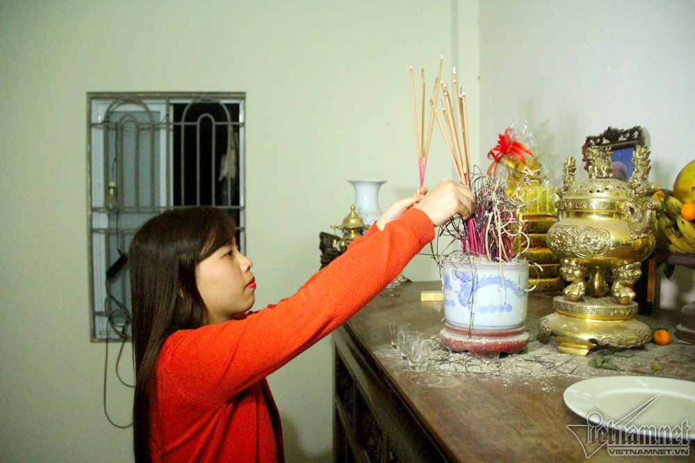 Đốt hàng chục kg vàng mã, chia lửa lấy đỏ đầu năm ở Hà Nội