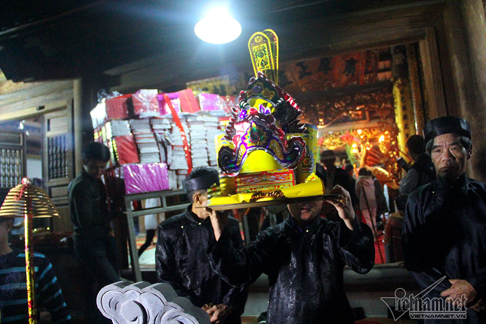 Đốt hàng chục kg vàng mã, chia lửa lấy đỏ đầu năm ở Hà Nội