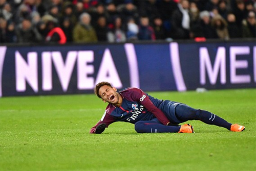 Neymar bị gãy xương bàn chân, hết hy vọng đấu Real