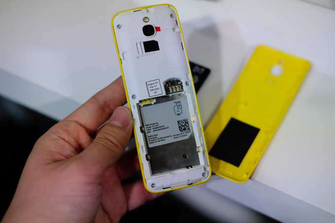 Ảnh thực tế điện thoại quả chuối Nokia 8110