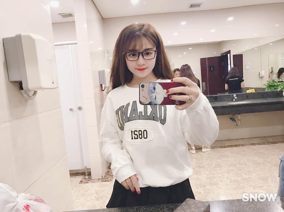 Nữ sinh ngành Y Dược gặp sóng gió khi khoe ảnh lần đầu thực hành ở phòng thí nghiệm