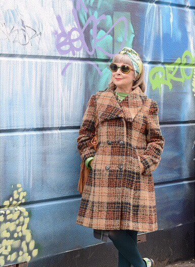 Bà lão 68 tuổi được hâm mộ vì sành điệu như thiếu nữ đôi mươi