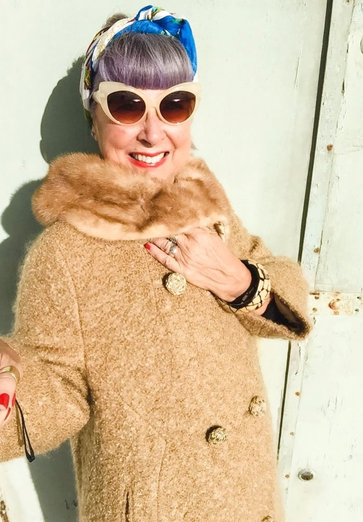 Bà lão 68 tuổi được hâm mộ vì sành điệu như thiếu nữ đôi mươi