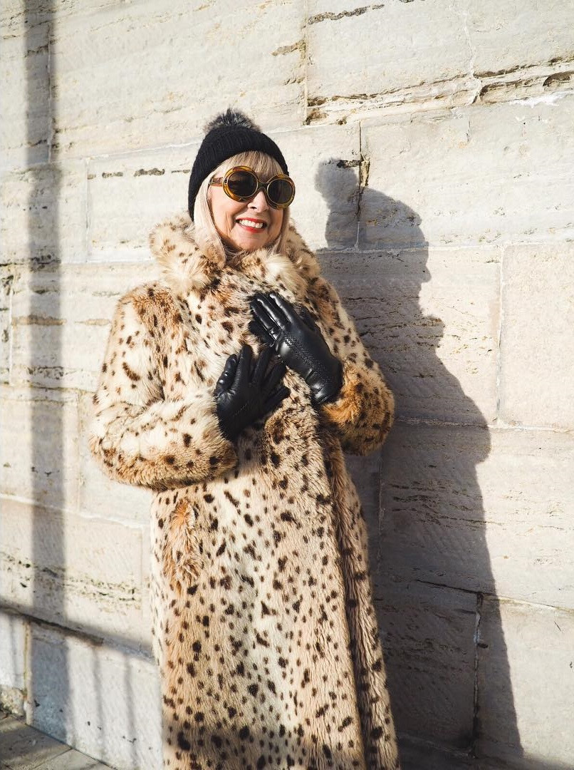 Bà lão 68 tuổi được hâm mộ vì sành điệu như thiếu nữ đôi mươi