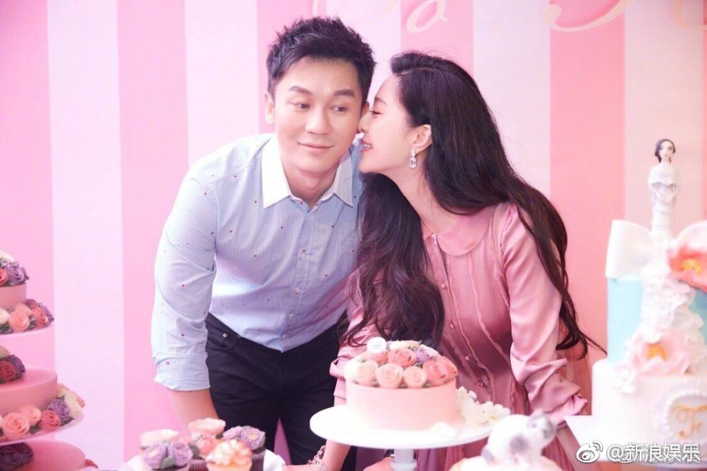 Đám cưới thế kỷ của năm 2018: Lý Thần - Phạm Băng Băng chính thức thông báo thời gian cử hành Đám cưới thế kỷ của năm 2018: Lý Thần - Phạm Băng Băng chính thức thông báo thời gian cử hành