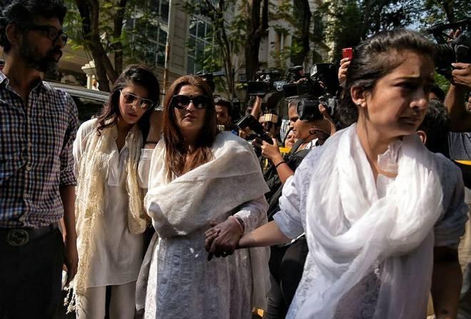 Lũng loạn nguyên nhân cái chết của minh tinh Ấn Độ: Kẻ nói trụy tim, người bảo đuối nước