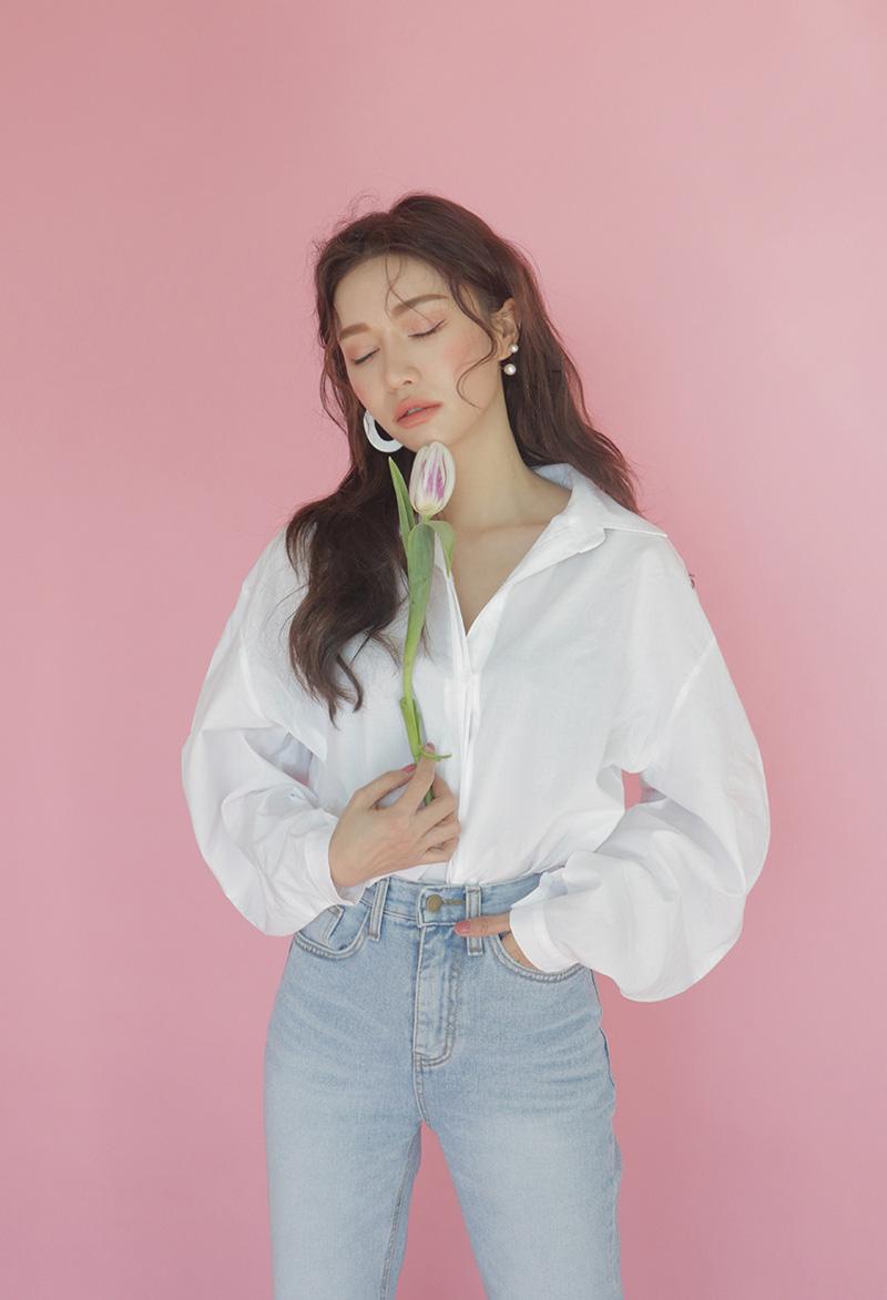 Chị em không thể thiếu kiểu áo sơ mi mặc thế nào cũng đẹp xuất sắc thế này được!