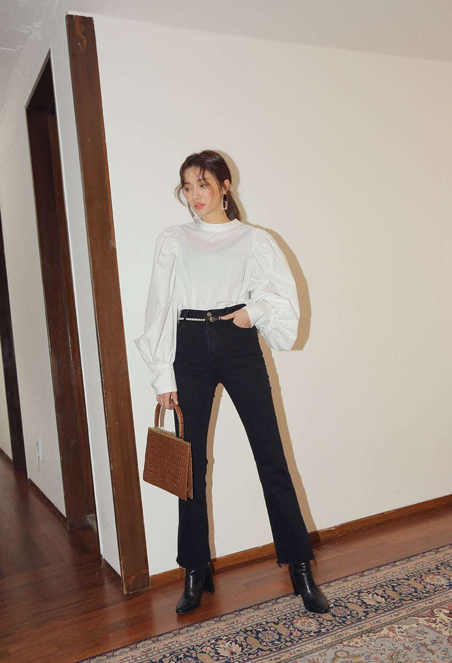 Chị em không thể thiếu kiểu áo sơ mi mặc thế nào cũng đẹp xuất sắc thế này được!