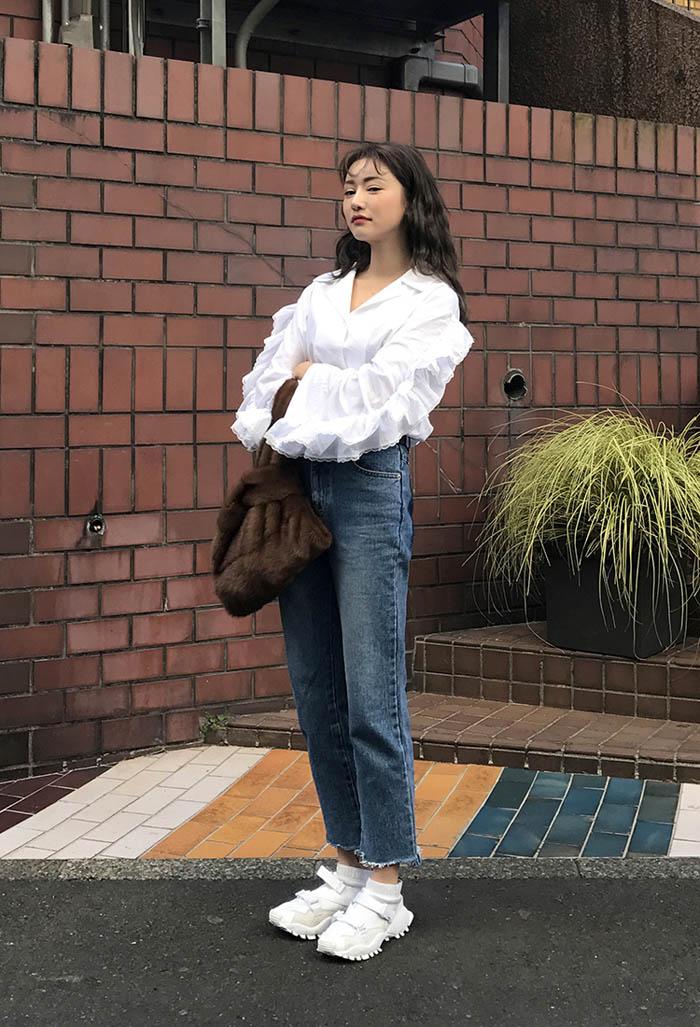 Chị em không thể thiếu kiểu áo sơ mi mặc thế nào cũng đẹp xuất sắc thế này được!