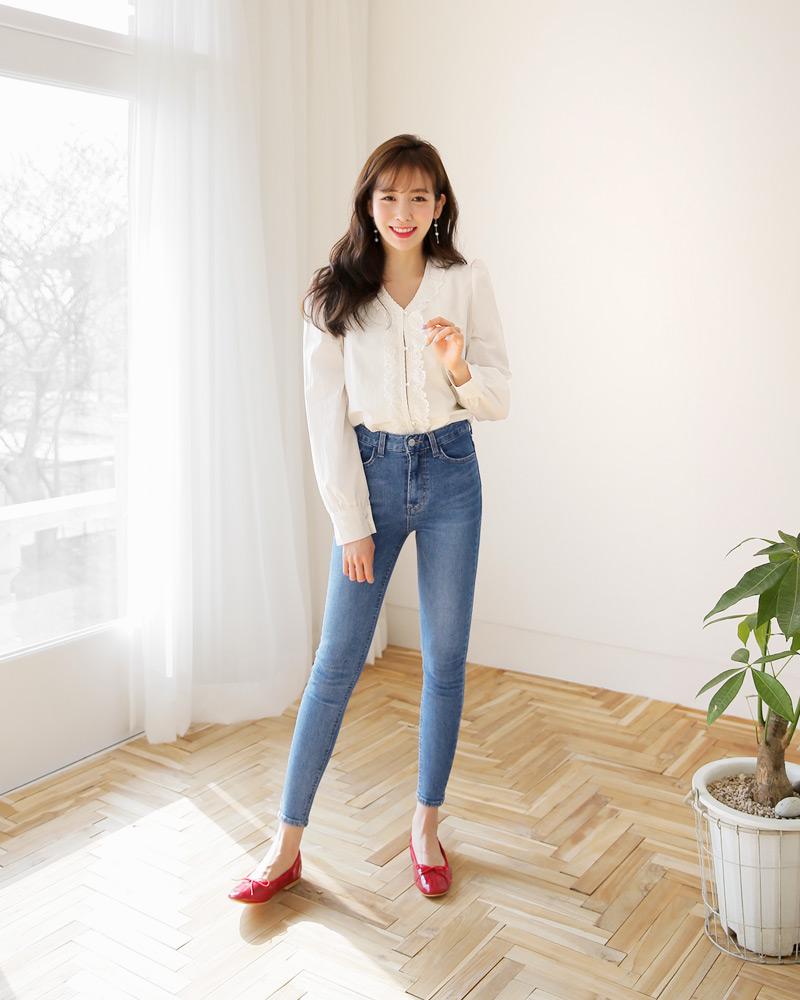 Chị em không thể thiếu kiểu áo sơ mi mặc thế nào cũng đẹp xuất sắc thế này được!