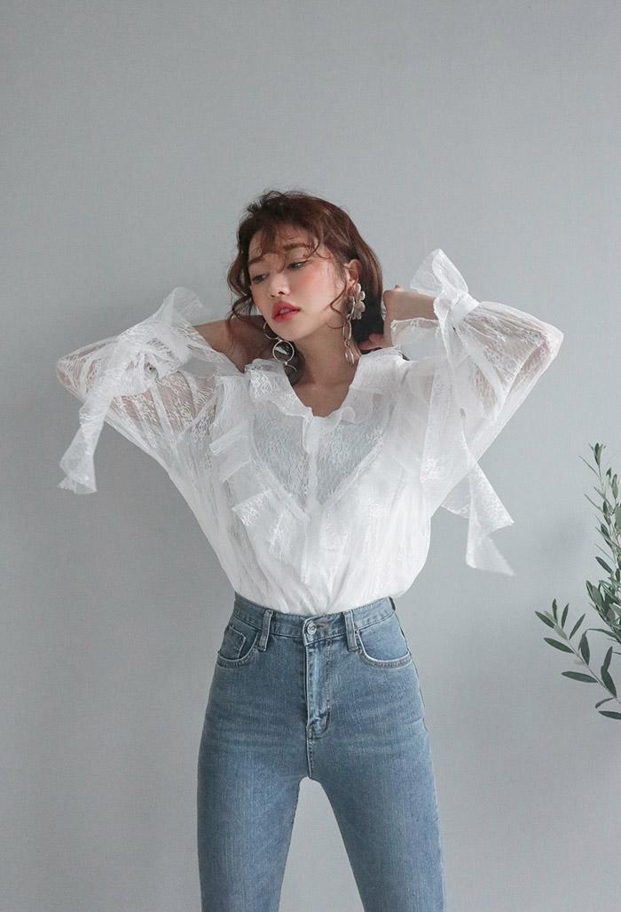 Chị em không thể thiếu kiểu áo sơ mi mặc thế nào cũng đẹp xuất sắc thế này được!