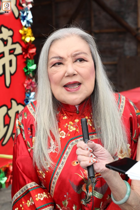 Hai thảm họa dao kéo Hồng Kông mặt biến dạng vì thẩm mỹ hỏng ở tuổi xế chiều