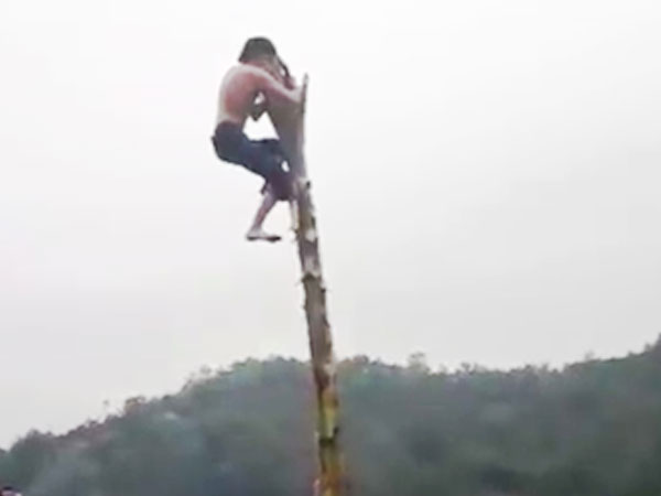 Bắc Kạn dẹp trò chơi trèo cây chuối khiến nam thanh niên ngã nhào