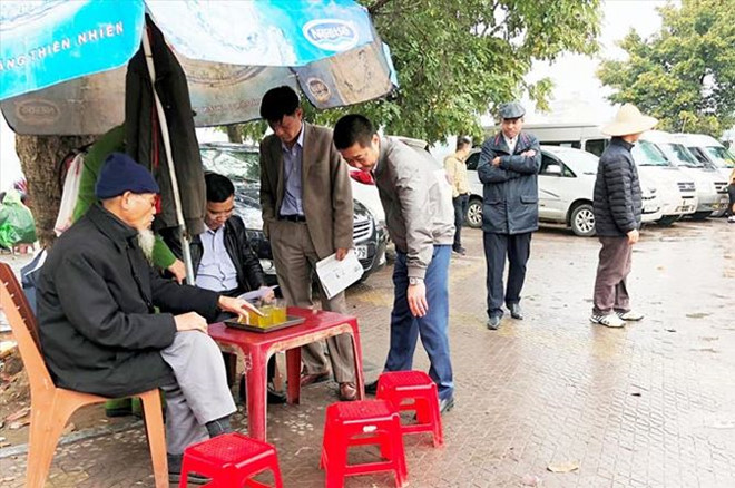 Ai đứng sau bãi xe ‘chặt chém’?