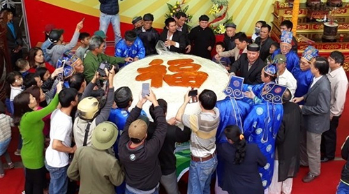 Sầm Sơn dừng làm bánh giầy 3 tấn dâng lễ hội đền Hùng