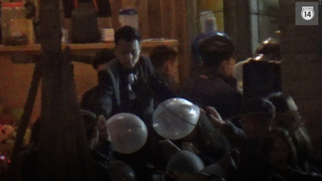 Giật mình bóng cười tràn ra vỉa hè phố lớn Xã Đàn ngay sau Tết, được mua bán ngang nhiên như một cốc trà đá