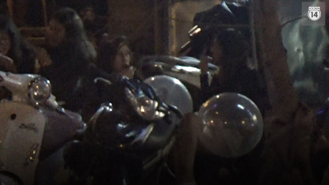 Giật mình bóng cười tràn ra vỉa hè phố lớn Xã Đàn ngay sau Tết, được mua bán ngang nhiên như một cốc trà đá