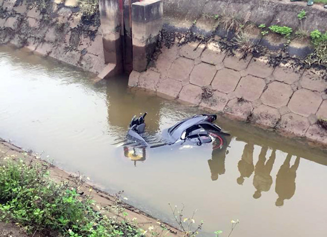 Cán bộ trại giam tử vong cạnh xe máy SH