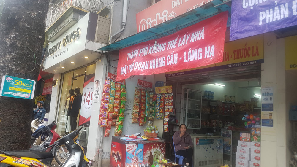 Sắp đối thoại với trăm hộ dân treo băng rôn trên phố La Thành