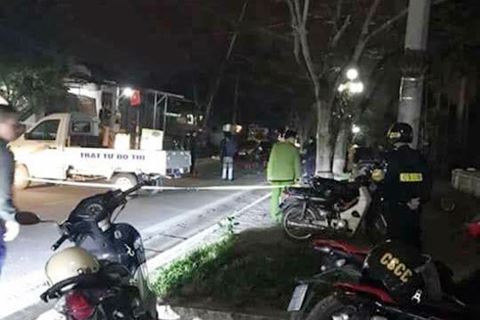 Nhân viên quán ốc gọi đồng bọn đến đánh khách, 1 người tử vong