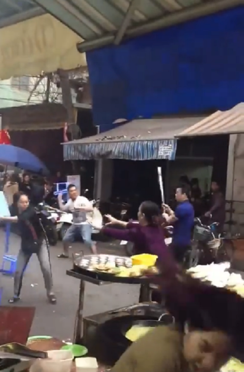 Hải Phòng: Hỗn chiến kinh hoàng tại chợ nghi tranh giành khách Hải Phòng: Hỗn chiến kinh hoàng tại chợ nghi tranh giành khách