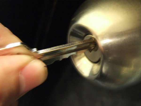 TP. HCM: Quên rút chìa trên ổ khóa ở nhà, cô gái bị trộm mất hơn 100 triệu đồng