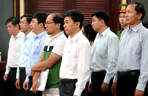 13 luật sư bào chữa cho cựu nữ trưởng phòng ngân hàng Navibank