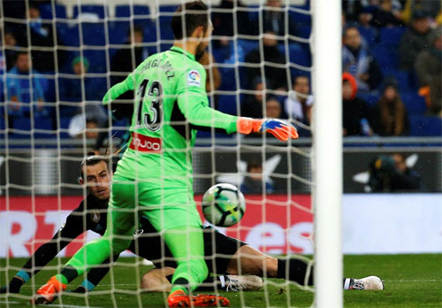 Vắng Ronaldo, Real thua trên sân của Espanyol