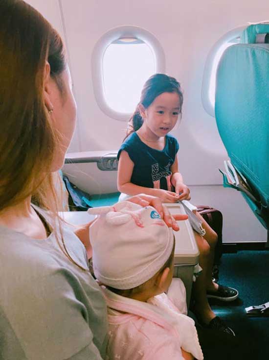 Sau thời gian dài giấu kín, Lưu Hương Giang lần đầu khoe ảnh cận mặt con gái thứ 2 Sau thời gian dài giấu kín, Lưu Hương Giang lần đầu khoe ảnh cận mặt con gái thứ 2