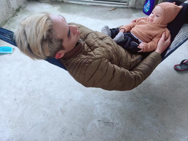 Series ảnh chứng minh, các mẹ đau đẻ cũng bằng thừa, con luôn là bản copy của bố, đến thần thái cũng hệt như nhau