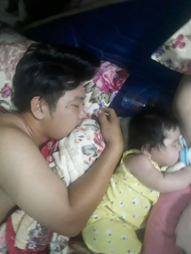 Series ảnh chứng minh, các mẹ đau đẻ cũng bằng thừa, con luôn là bản copy của bố, đến thần thái cũng hệt như nhau