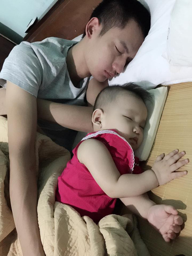 Series ảnh chứng minh, các mẹ đau đẻ cũng bằng thừa, con luôn là bản copy của bố, đến thần thái cũng hệt như nhau