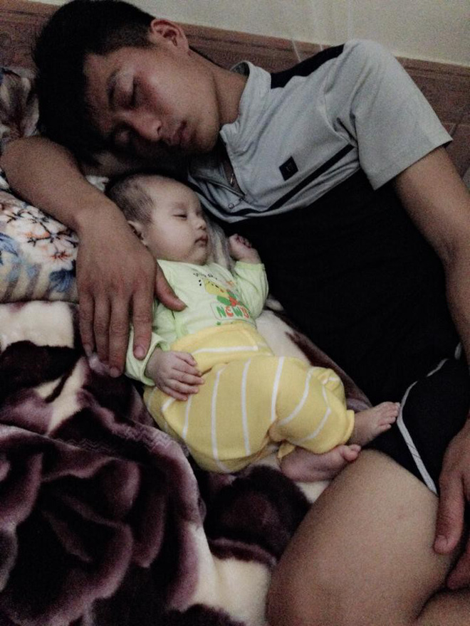 Series ảnh chứng minh, các mẹ đau đẻ cũng bằng thừa, con luôn là bản copy của bố, đến thần thái cũng hệt như nhau