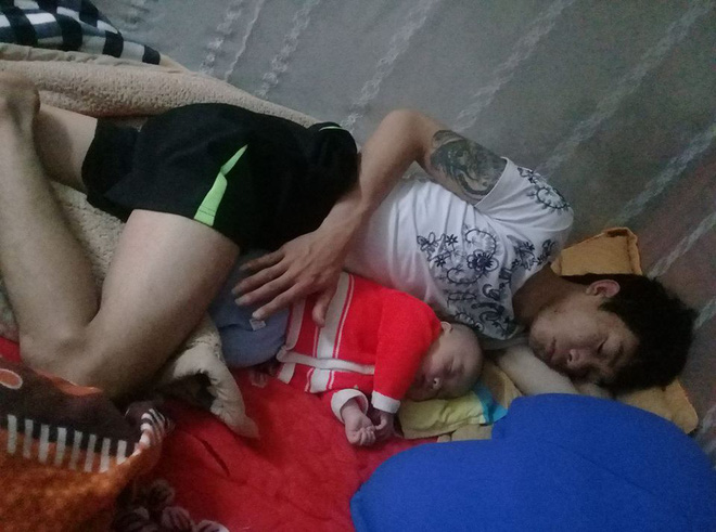 Series ảnh chứng minh, các mẹ đau đẻ cũng bằng thừa, con luôn là bản copy của bố, đến thần thái cũng hệt như nhau