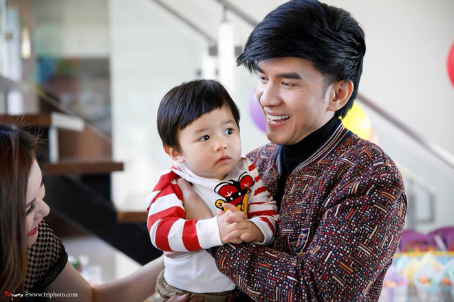 Đan Trường và vợ tổ chức sinh nhật tròn 1 tuổi cho con trai tại Mỹ Đan Trường và vợ tổ chức sinh nhật tròn 1 tuổi cho con trai tại Mỹ