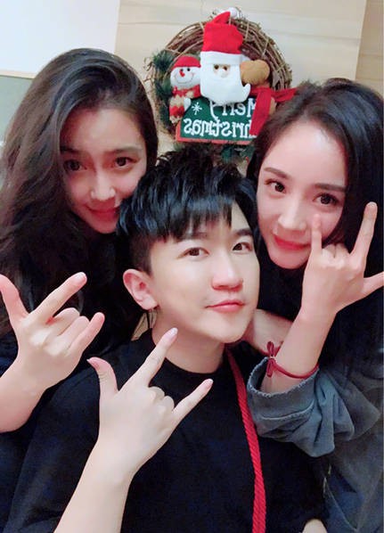 Dương Mịch đăng ảnh chúc mừng sinh nhật Angelababy, khẳng định mối quan hệ chị em thân thiết Dương Mịch đăng ảnh chúc mừng sinh nhật Angelababy, khẳng định mối quan hệ chị em thân thiết